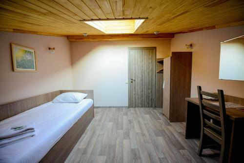 Aron Hotel