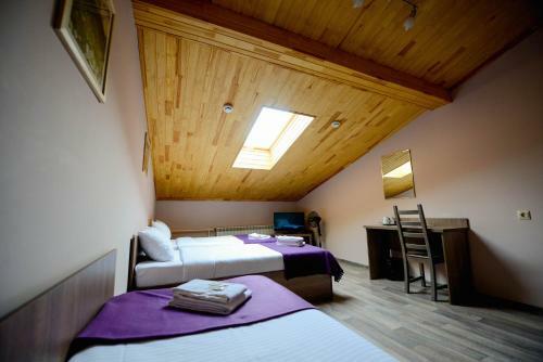Aron Hotel