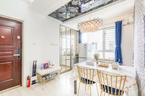 Hotel Qingdao Shinan�wusi Square�