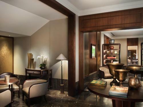 Hotel Capella Shanghai, Jian Ye Li