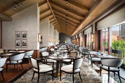 Hotel Capella Shanghai, Jian Ye Li