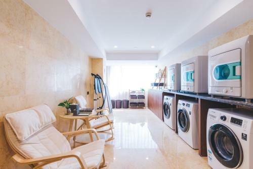 Atour Hotel Longyang Road