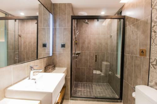 Hotel Yitel Shanghai Middle Ring Road Caobao Road