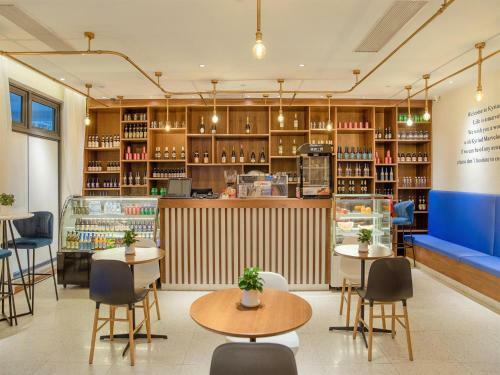 Kyriad Marvelous Hotel Shanghai Daning Lnternational Plaza