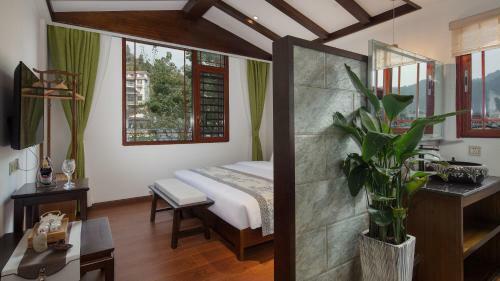 Floral Hotel Fengxue Yeguiren