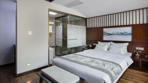 Floral Hotel Fengxue Yeguiren