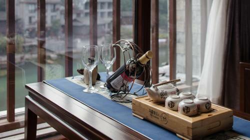 Floral Hotel Fengxue Yeguiren