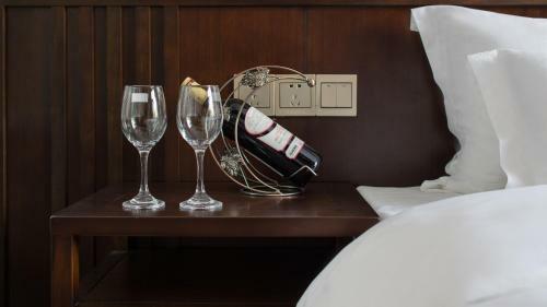 Floral Hotel Fengxue Yeguiren