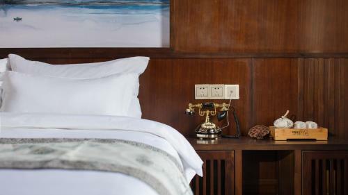 Floral Hotel Fengxue Yeguiren