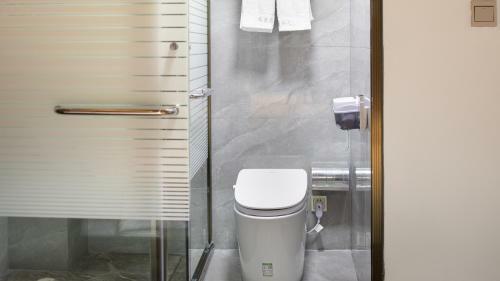 Floral Hotel Fengxue Yeguiren