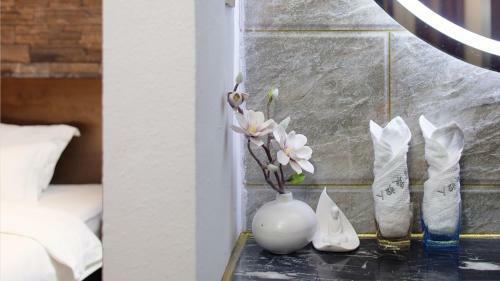 Floral Hotel Fengxue Yeguiren