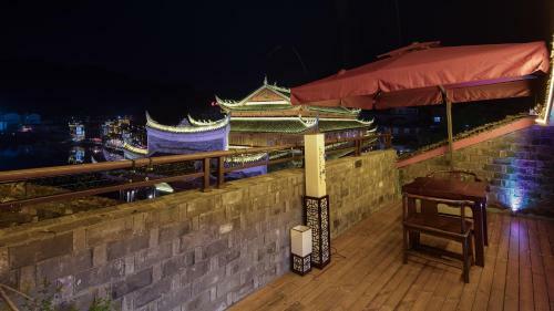 Floral Hotel Fengxue Yeguiren