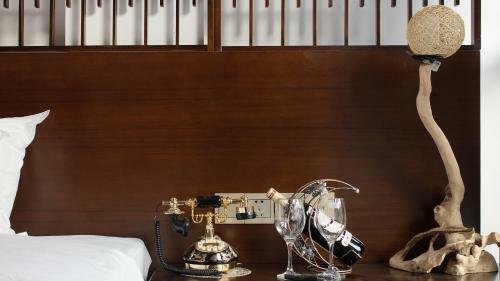 Floral Hotel Fengxue Yeguiren