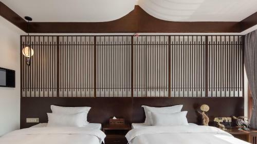 Floral Hotel Fengxue Yeguiren