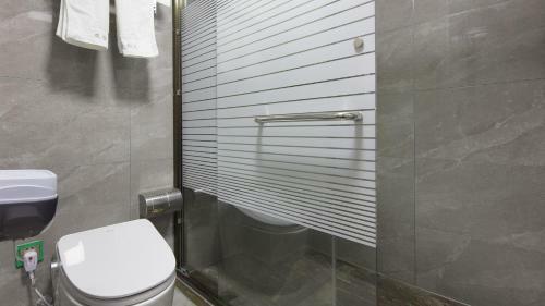 Floral Hotel Fengxue Yeguiren