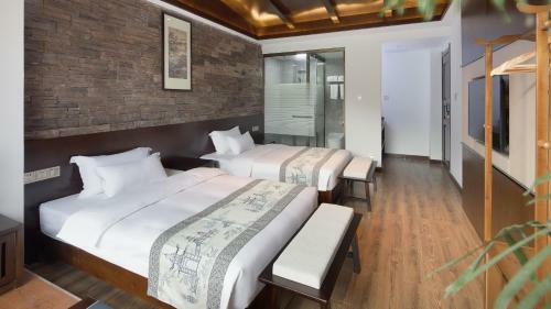 Floral Hotel Fengxue Yeguiren