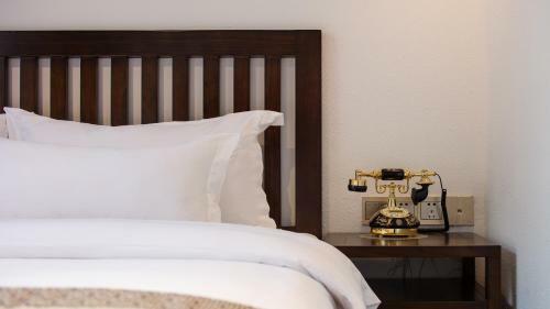 Floral Hotel Fengxue Yeguiren