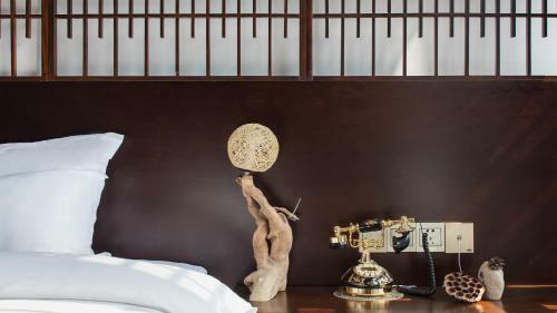 Floral Hotel Fengxue Yeguiren