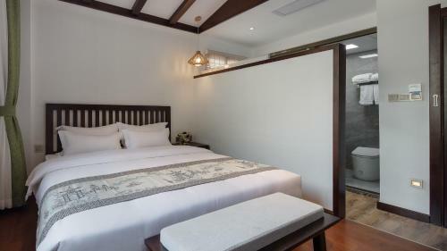 Floral Hotel Fengxue Yeguiren