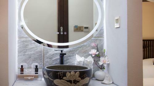 Floral Hotel Fengxue Yeguiren