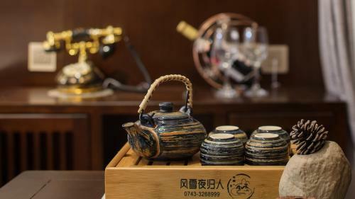 Floral Hotel Fengxue Yeguiren
