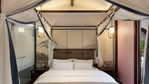 Floral Hotel Fengxue Yeguiren