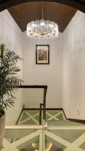 Floral Hotel Fengxue Yeguiren