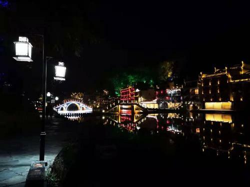 Floral Hotel Fengxue Yeguiren