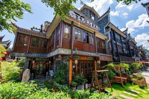 Floral Hotel Fengxue Yeguiren