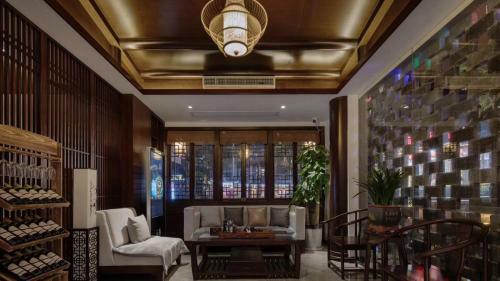 Floral Hotel Fengxue Yeguiren