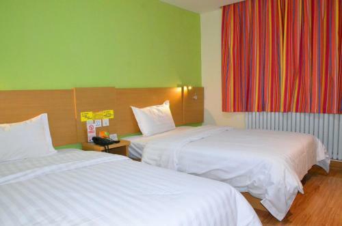Hotel 7days Inn Urumqi Happiness Road Bazaar