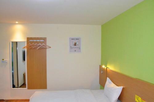 Hotel 7days Inn Urumqi Happiness Road Bazaar