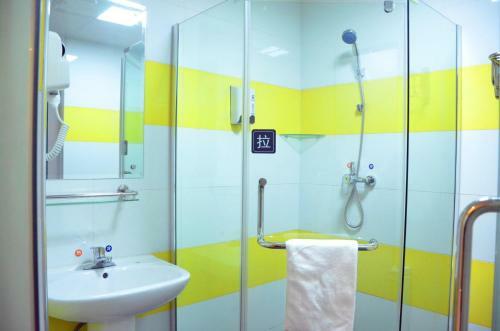 Hotel 7days Inn Urumqi Happiness Road Bazaar