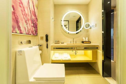 Lavande Hotels Weihai Weigao Square Branch