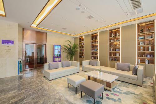 Lavande Hotel Wuhan Optics Valley Technology Exhibition Center