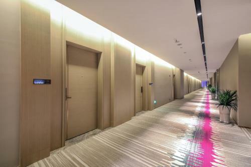 Lavande Hotel Wuhan Optics Valley Technology Exhibition Center