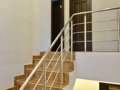 Villa 4 Bedroom Cottage At Sbornaya Str.