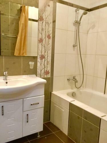 Villa 4 Bedroom Cottage At Sbornaya Str.