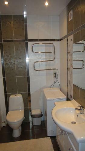 Villa 4 Bedroom Cottage At Sbornaya Str.