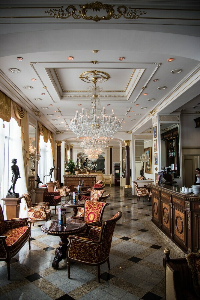 Grand Palace Hotel