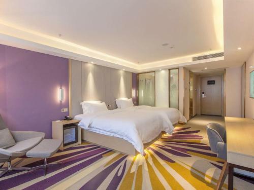 Lavande Hotel Zigong Tanmulin Lantern Park