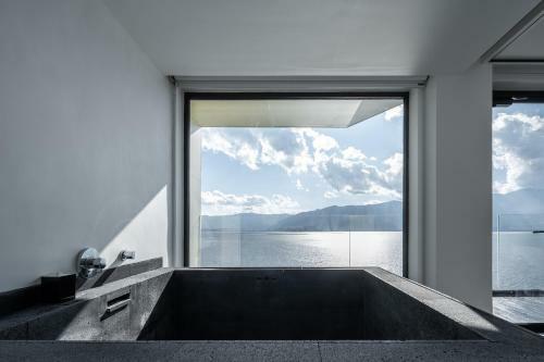 Hotel Mont XIX Full Lake View Luxury Villa