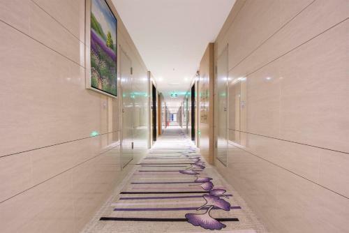 Lavande Hotel Heyuan Wanlong City