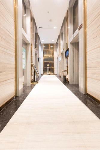Lavande Hotel Heyuan Wanlong City