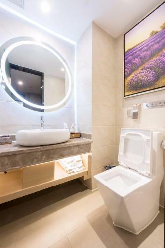 Lavande Hotel Heyuan Wanlong City
