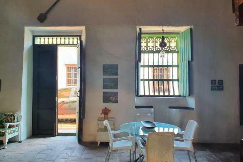 Casa Con Piscina Y 4 Cuartos