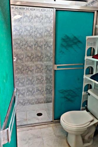 Casa Con Piscina Y 4 Cuartos