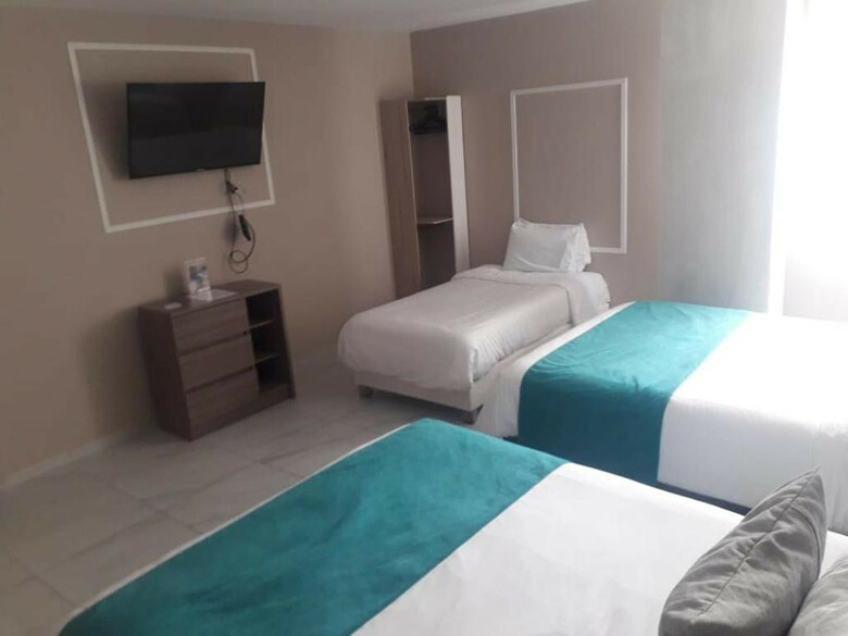 Hotel Or Suites