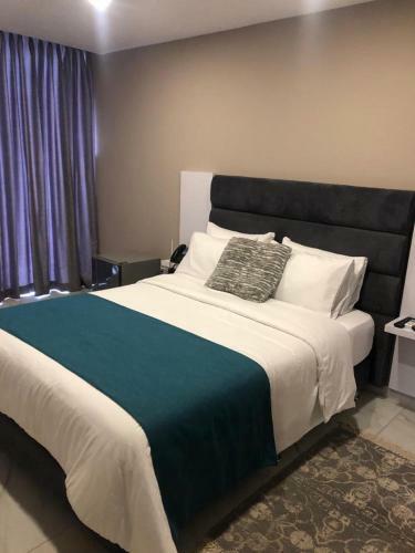 Or Hotel 94