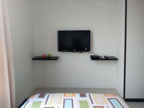Supercondo! Home Away From Home (Mi Casa Tu Casa)